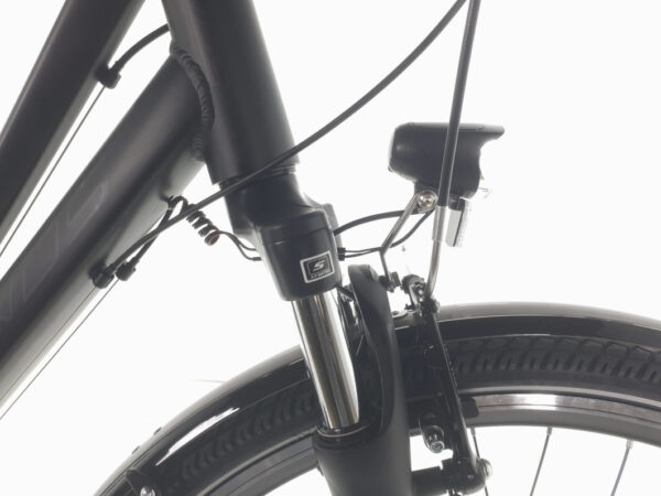 Cykel framgaffel och däck med reflex