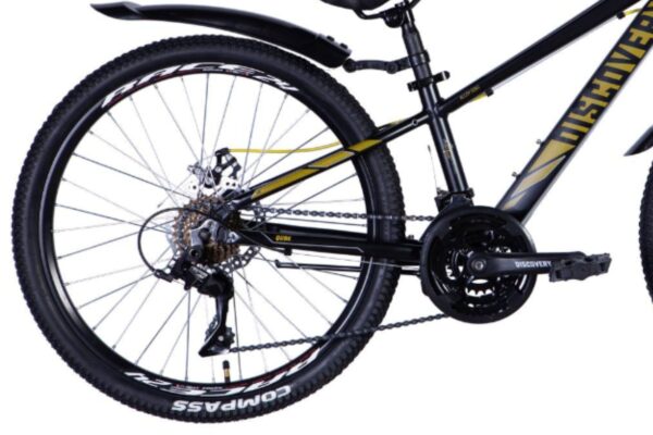 Mountainbike med Shimano-växlar och robusta däck