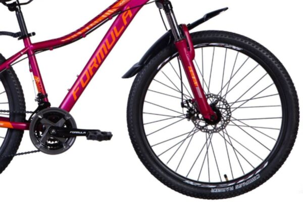 Röd mountainbike med Formulalogga.