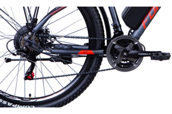 Däck och kedja på en el-cykel