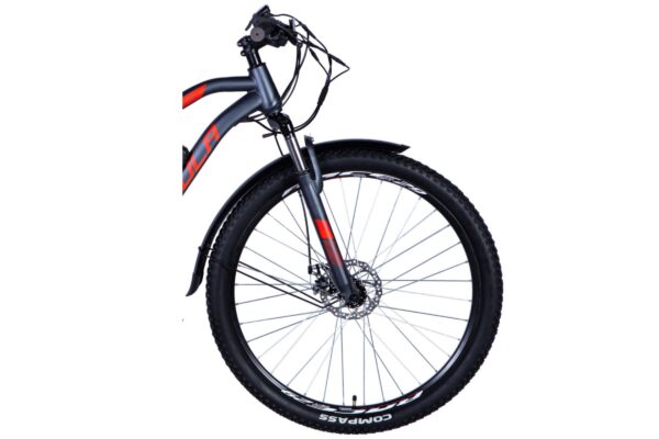 Cykel framhjul och gaffel med skivbromsar.