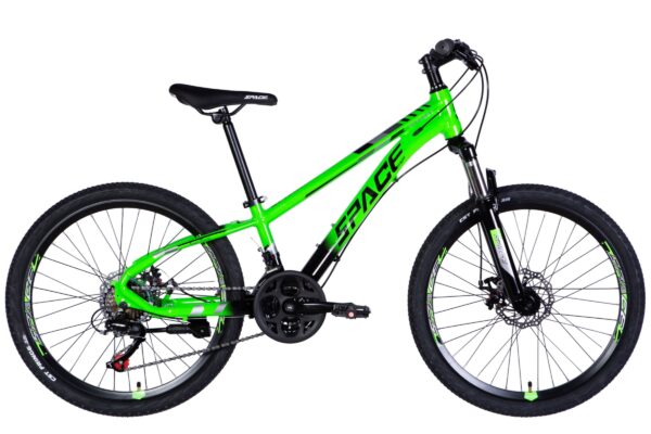 Grön mountainbike med kraftfullt ramdesign.