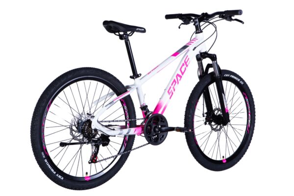 Vit och rosa mountainbike för terrängcykling.