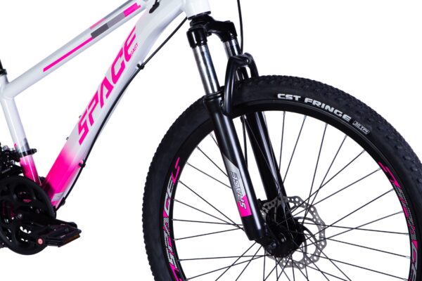 Vit och rosa cykel med fjädring och skivbroms.
