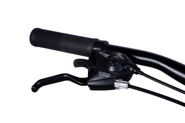 Närbild cykelväxel och bromshandtag