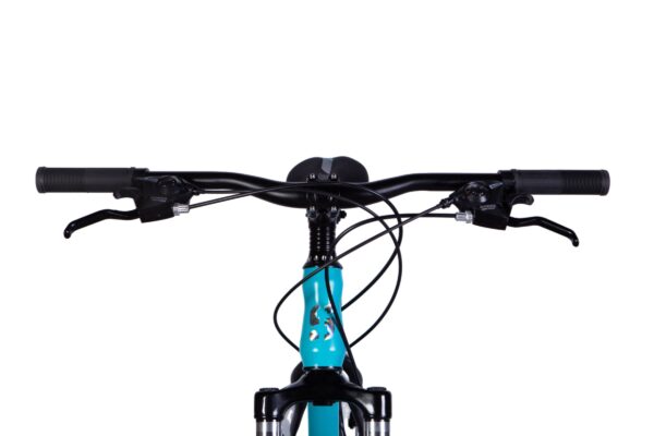 Cykelstyre med bromsar och kablar framifrån.