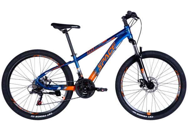 Blu och orange mountainbike med stora däck