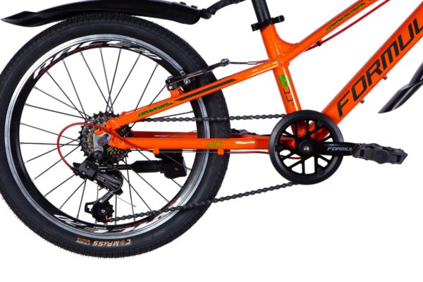 Orange cykelram med kedja och hjul