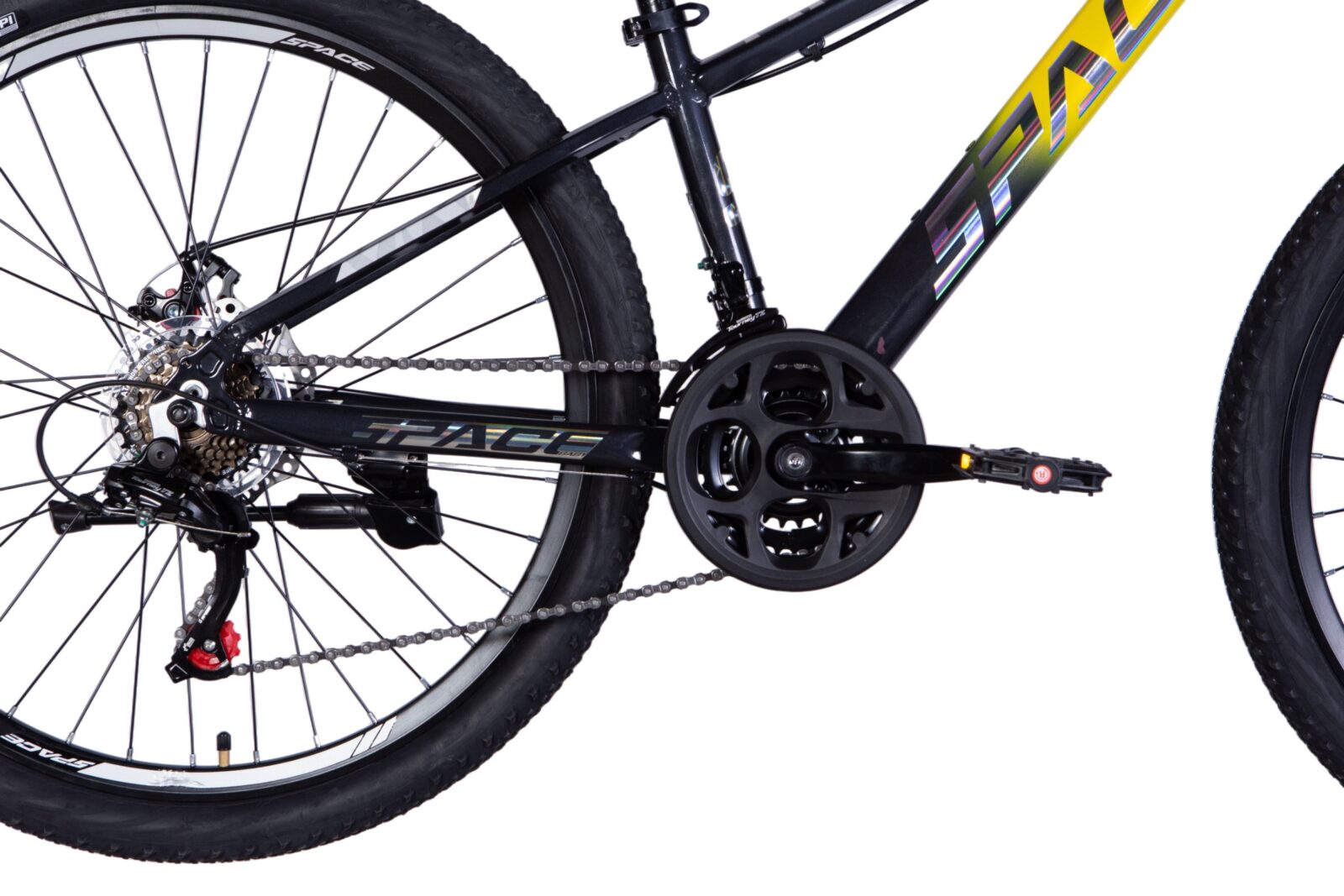 Närbild av cykelkedja och pedal