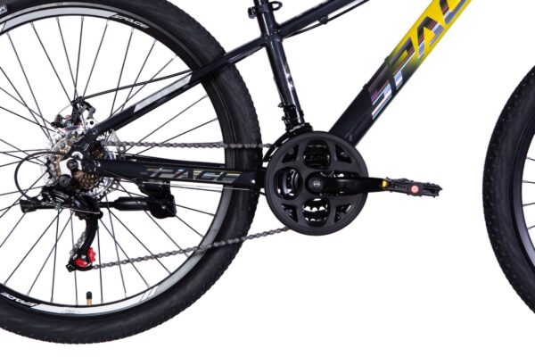 Närbild av cykelkedja och pedal