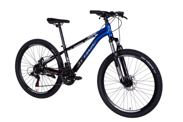 Blå och svart mountainbike på vit bakgrund.