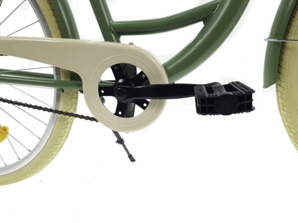 Närbild av cykels pedal och kedja