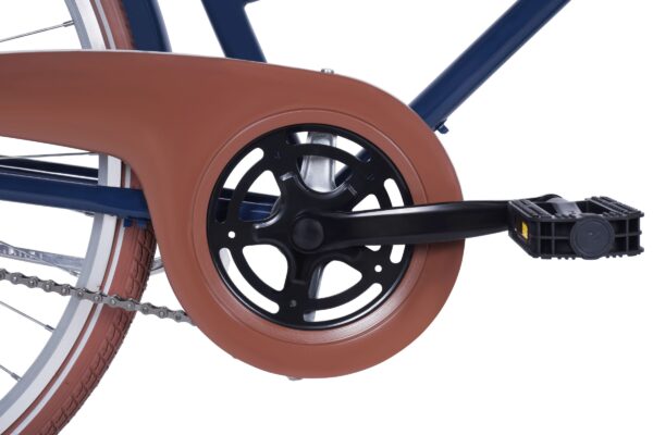 Närbild på cykelkedja och pedal