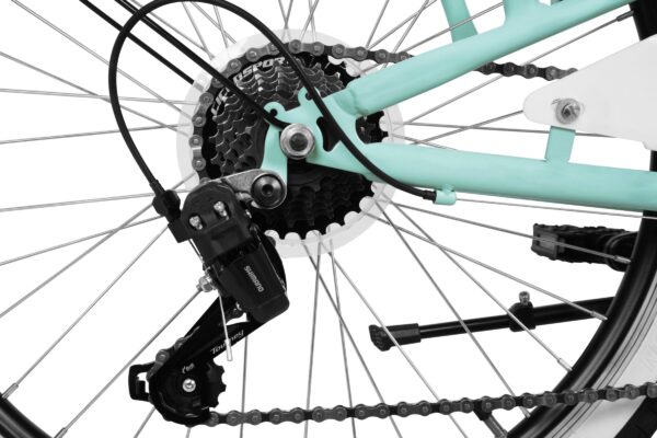 Cykelns bakhjul och växelsystem i detalj.