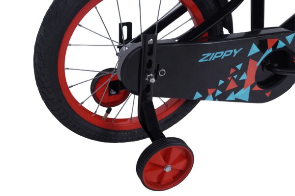 Del av en cykel med röd och svart design