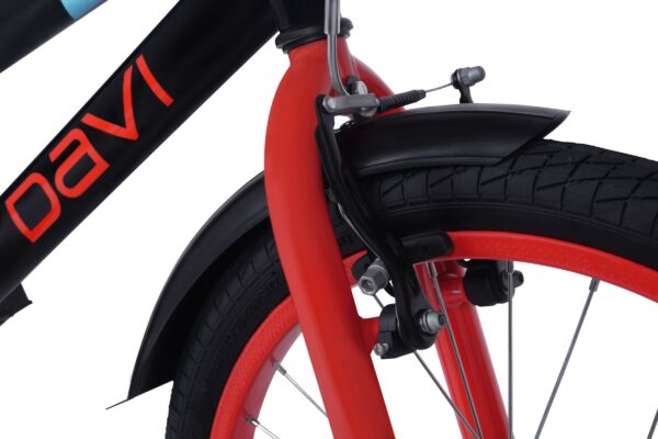 Cykelhjul med röd ram och däck