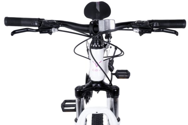 Cykelhandskar och styre sett framifrån