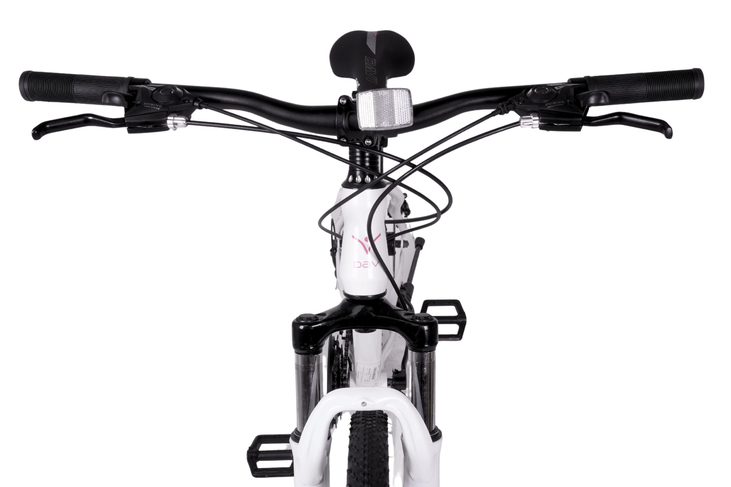 Framvy av en cykelstyre och sadel.